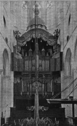 S. 1062 Die Orgel in der Grootek Kerk zu...