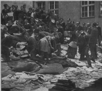 Abb. 21: Die Verwüstungen im Polizeipr...