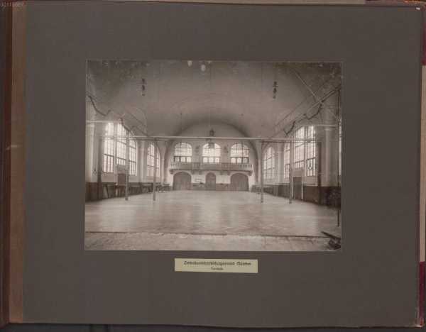 Zentralturnlehrerbildungsanstalt München, Turnhalle
 ... from