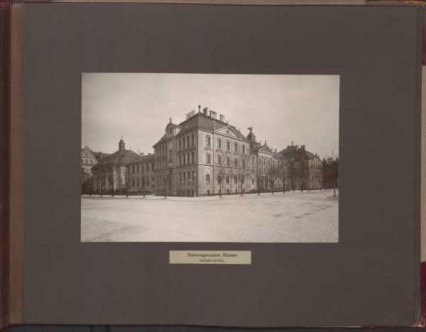Theresiengymnasium München, Turnhalle und Aula
 ... from