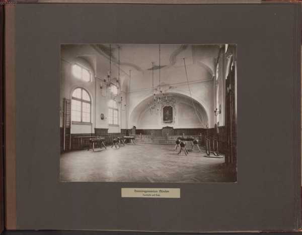 Theresiengymnasium München, Turnhalle und Aula
 ... from
